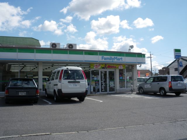 Convenience store. 180m to Family Mart (convenience store)
