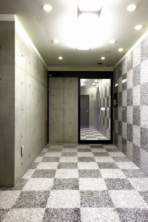 Entrance. floor ・ Pick-up at the entrance to a certain luxury of sticking wall granite.