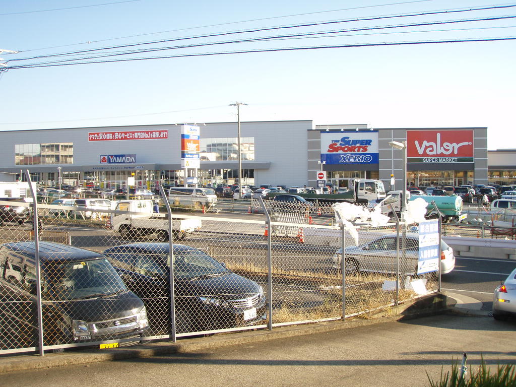 Shopping centre. Yamada Denki 400m until the (shopping center)
