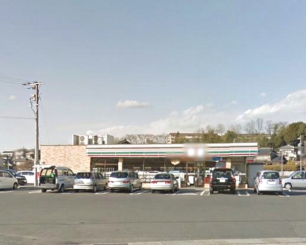 Convenience store. 650m to Seven-Eleven (convenience store)