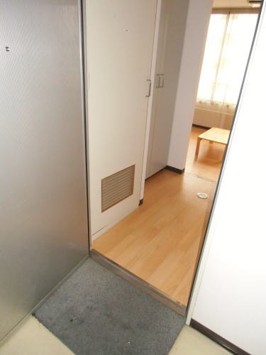 Entrance. Please put a foot care! 