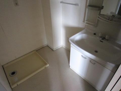 Washroom. Wash