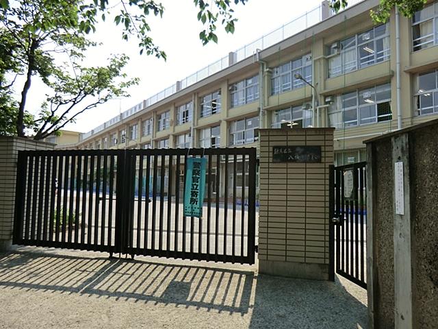 Primary school. 686m to Nerima Yasaka Elementary School