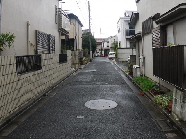 Local photos, including front road. Quiet refreshing road