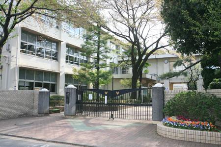 Junior high school. 322m to Nerima Kaishin first junior high school