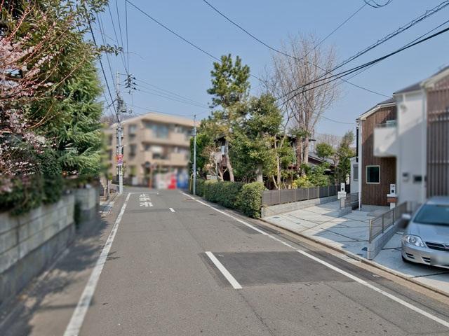 Local photos, including front road. Contact road situation