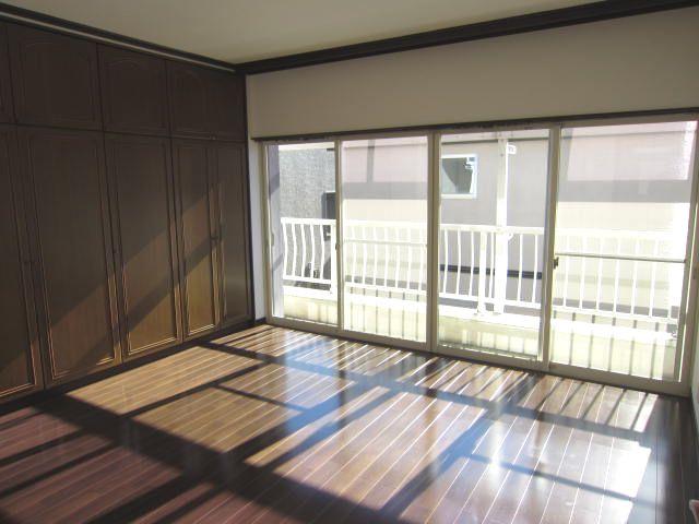 Non-living room. Indoor (12 May 2013) Shooting