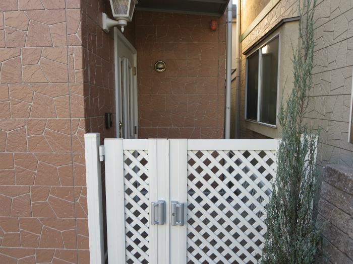 Entrance. Local (January 2014) Shooting